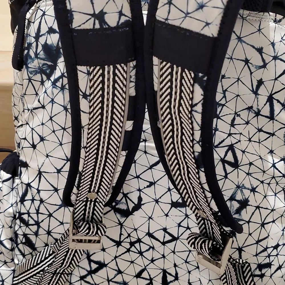 Lululemon Travelling Yogini Rucksack in Star Crushed White Deep Navy/Naval Blue